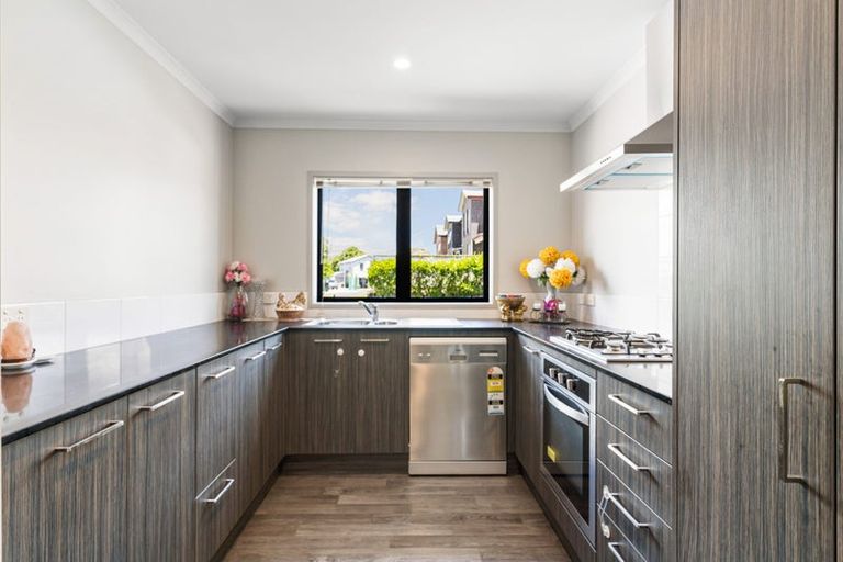 Photo of property in 24 Tutuwhatu Crescent, Weymouth, Auckland, 2103