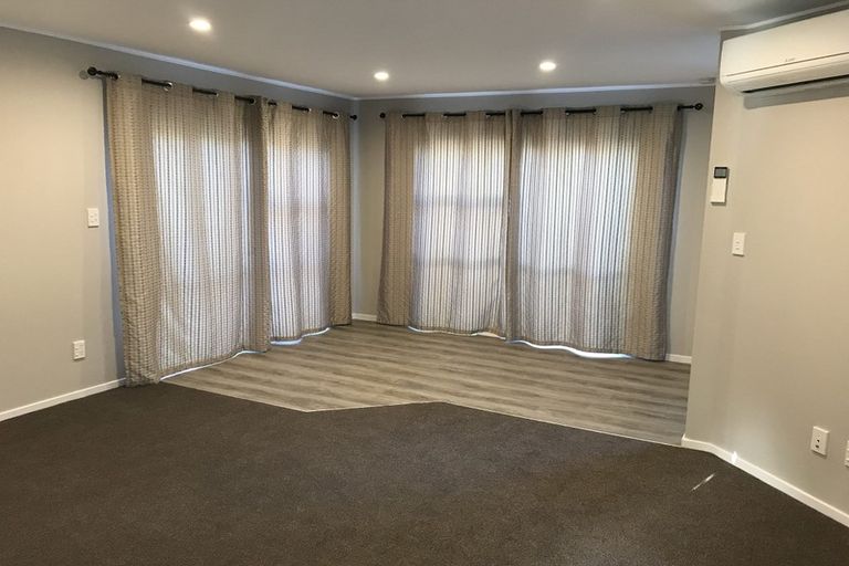 Photo of property in 105 Sandspit Road, Shelly Park, Auckland, 2014