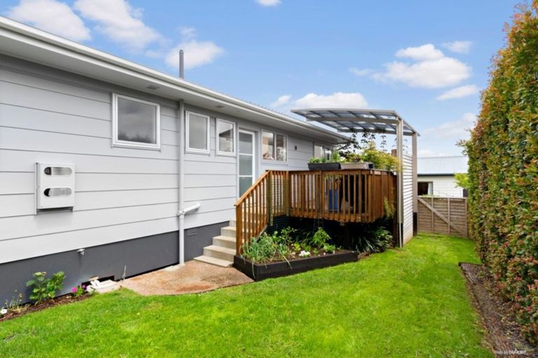 Photo of property in 138 Moire Road, West Harbour, Auckland, 0618