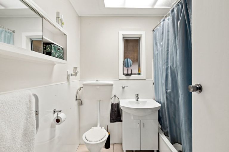 Photo of property in 7 Mary Keane Lane, Parakai, 0830