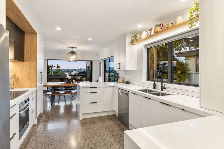 Photo of property in 16 Clyside Avenue, Half Moon Bay, Auckland, 2012