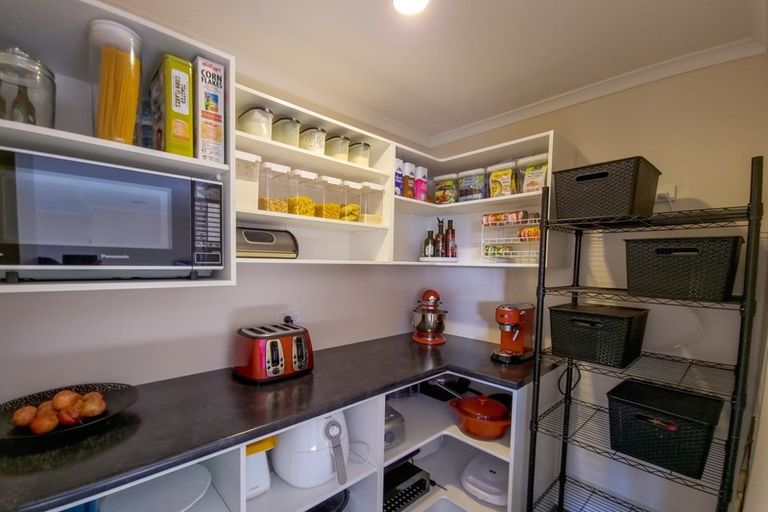 Photo of property in 12 Ron Place, Fitzherbert, Palmerston North, 4410