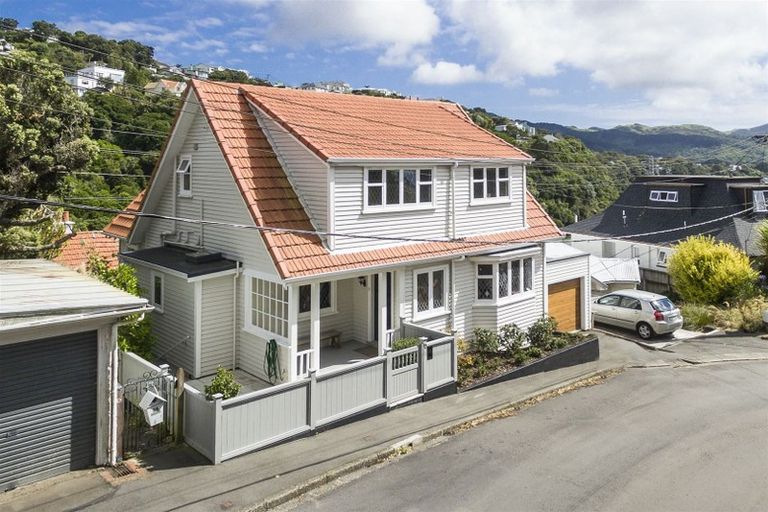 Photo of property in 12 Moana Road, Kelburn, Wellington, 6012