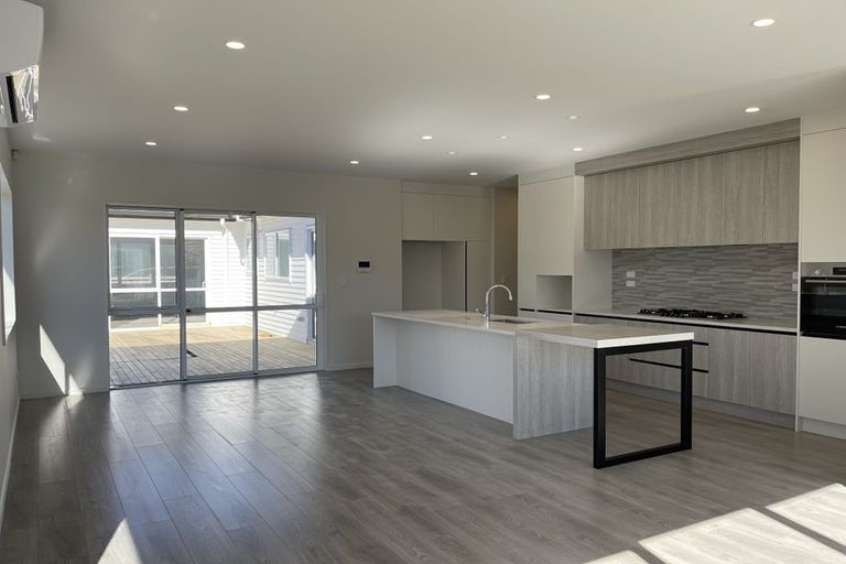 Photo of property in 7 Vinistra Road, Kumeu, 0810