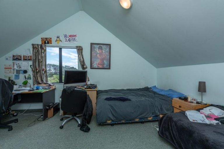 Photo of property in 2b Paratu Way, Strathmore Park, Wellington, 6022