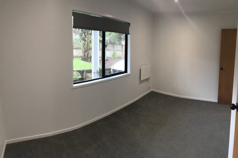 Photo of property in 6 Ferntree Terrace, West Harbour, Auckland, 0618