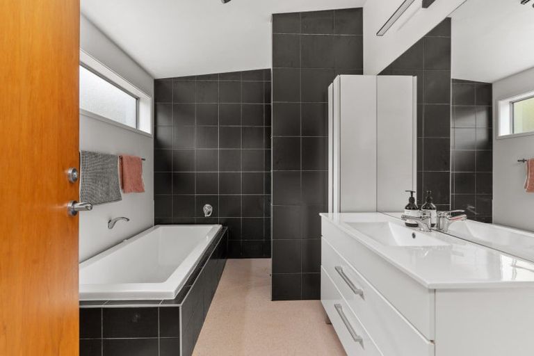 Photo of property in 35 Waikana Street, Broad Bay, Dunedin, 9014