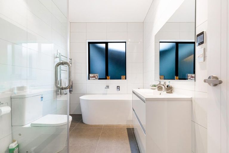 Photo of property in 79 Nobilo Road, Kumeu, 0810