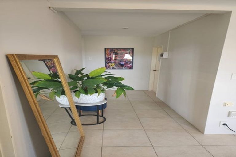 Photo of property in 21a Parr Terrace, Castor Bay, Auckland, 0620