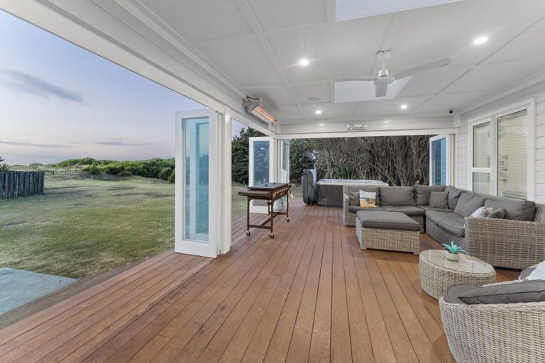 Photo of property in 10 Mariri Place, Waitarere Beach, Levin, 5510