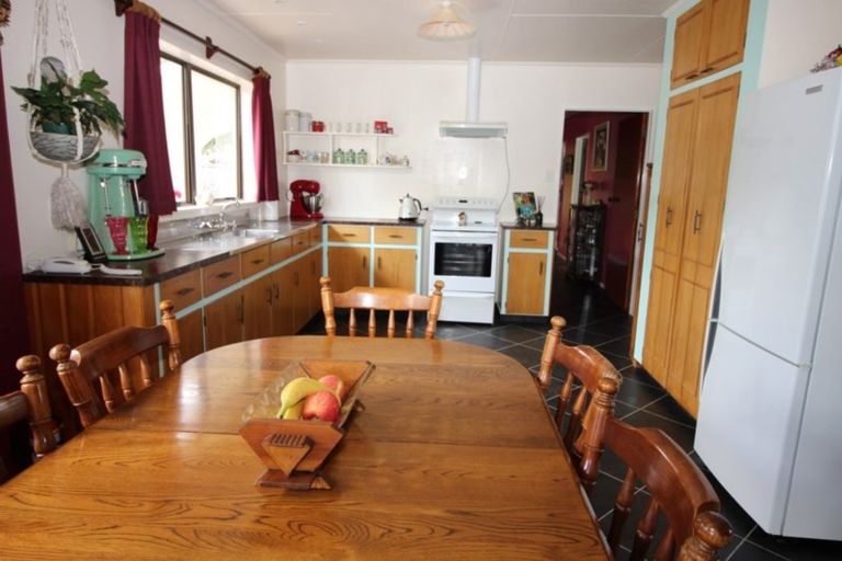 Photo of property in 16 Smith Street, Dannevirke, 4930