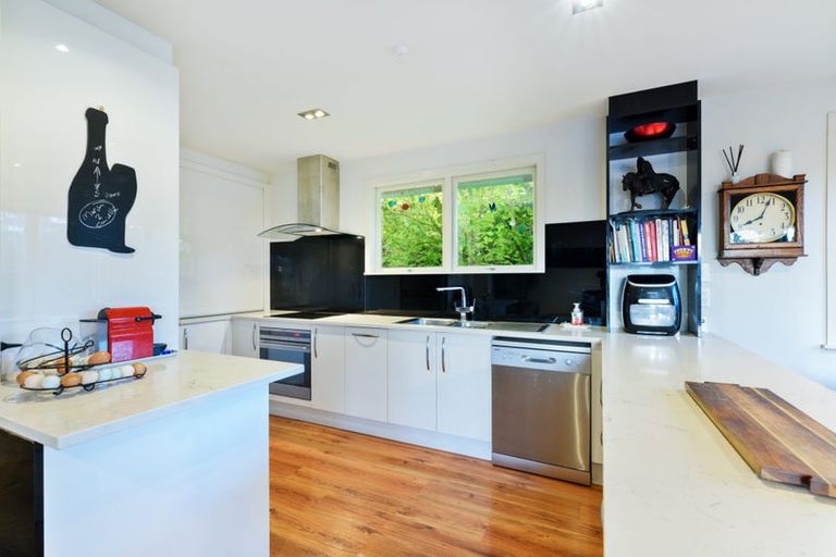 Photo of property in 14 Edgewood Way, Henderson, Auckland, 0612
