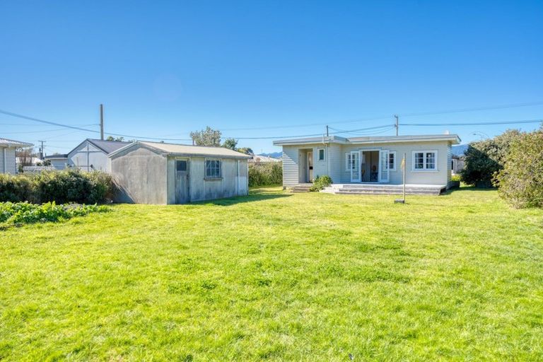 Photo of property in 23 Moana Street, Otaki Beach, Otaki, 5512