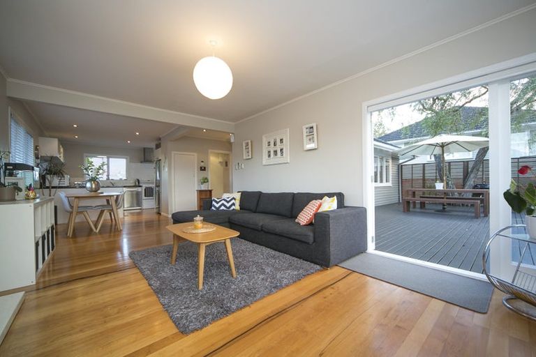 Photo of property in 70 Stottholm Road, Titirangi, Auckland, 0604