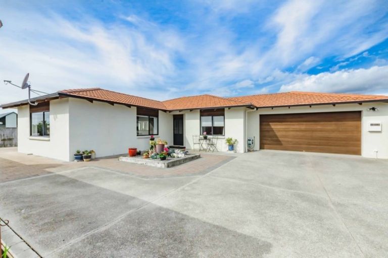 Photo of property in 11 Central Park, Paraparaumu Beach, Paraparaumu, 5032