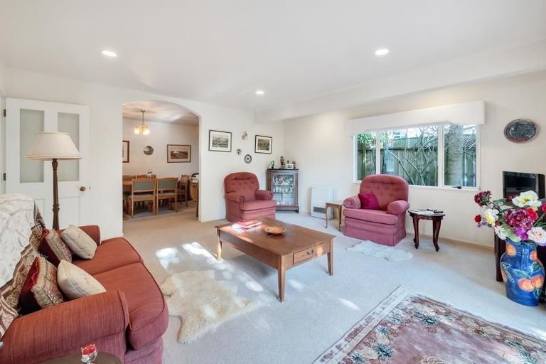 Photo of property in 1 William Bond Street, Stanley Point, Auckland, 0624