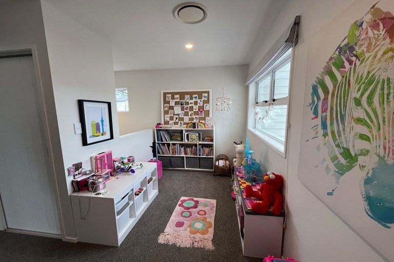 Photo of property in 8 Ruhanui Lane, Pakuranga Heights, Auckland, 2010