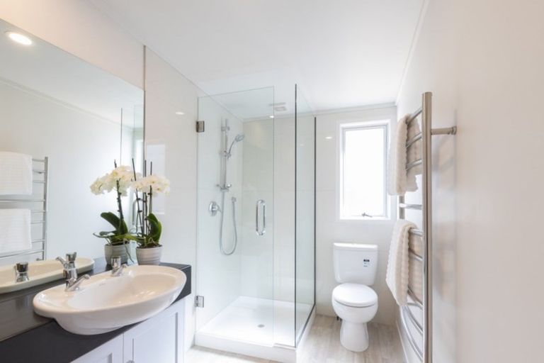 Photo of property in 31 Harbour View Road, Point Wells, 0986