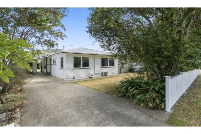 Photo of property in 3 Ruru Crescent, Heretaunga, Upper Hutt, 5018