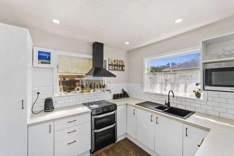 Photo of property in 243 Wellington Road, Wainuiomata, Lower Hutt, 5014