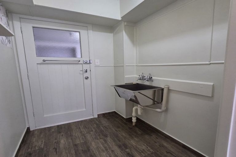 Photo of property in 8a-8b Devon Place, Cannons Creek, Porirua, 5024