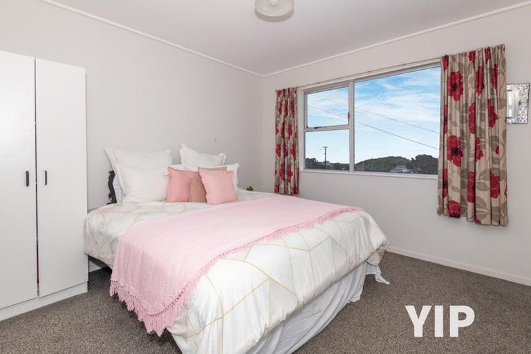 Photo of property in 93 Black Rock Road, Newlands, Wellington, 6037