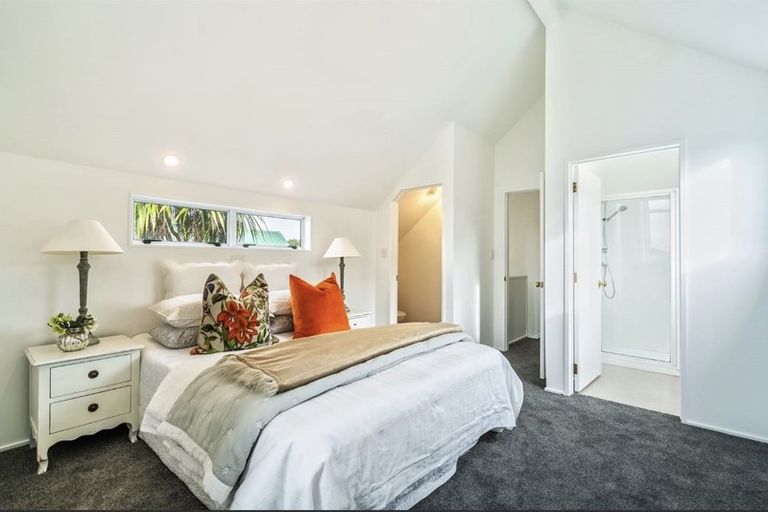 Photo of property in 1/1 Valley Road, Northcote, Auckland, 0626