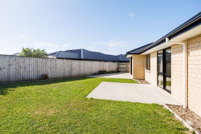 Photo of property in 12 Gibraltar Way, Fitzherbert, Palmerston North, 4410