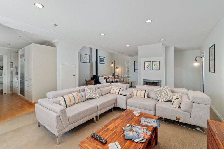 Photo of property in 1 Koru Way, Wanaka, 9305