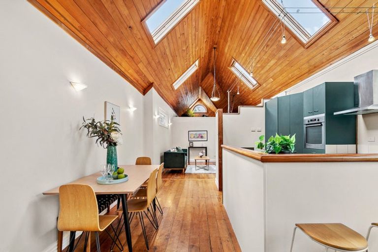 Photo of property in 82 Elizabeth Street, Mount Victoria, Wellington, 6011