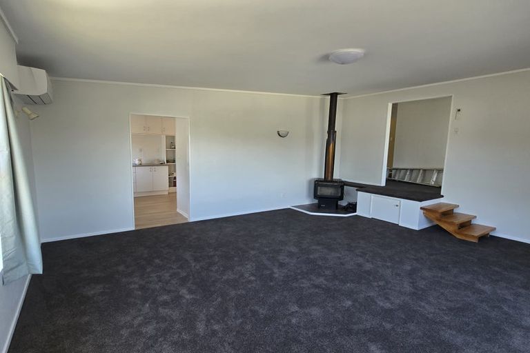 Photo of property in 25 Bellringer Crescent, Newlands, Wellington, 6037