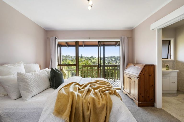 Photo of property in 20 Robin Lane, Browns Bay, Auckland, 0630