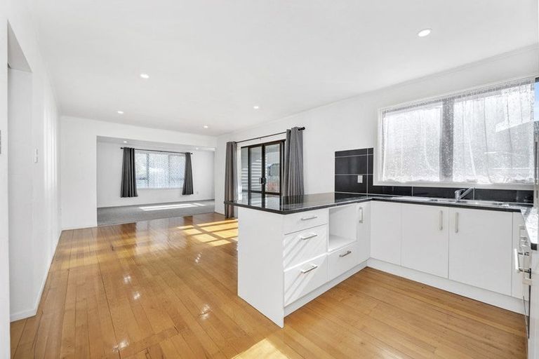 Photo of property in 11 Sunnyside Crescent, Papatoetoe, Auckland, 2025