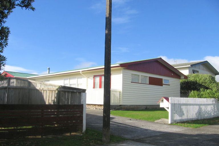 Photo of property in 5 Gillies Place, Ranui, Porirua, 5024