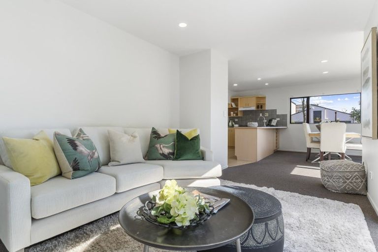 Photo of property in 11 Spalding Rise, Golflands, Auckland, 2013