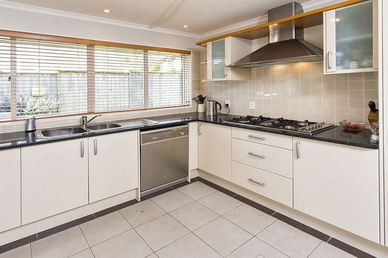 Photo of property in 16 Stornaway Drive, Flat Bush, Auckland, 2016