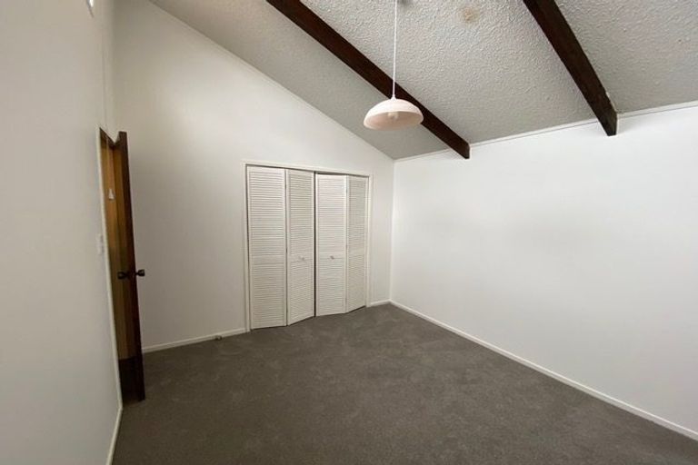 Photo of property in 1/36 Beechwood Road, Rothesay Bay, Auckland, 0630