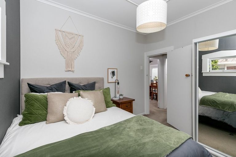 Photo of property in 23 Oxford Street, Fairfield, Hamilton, 3214