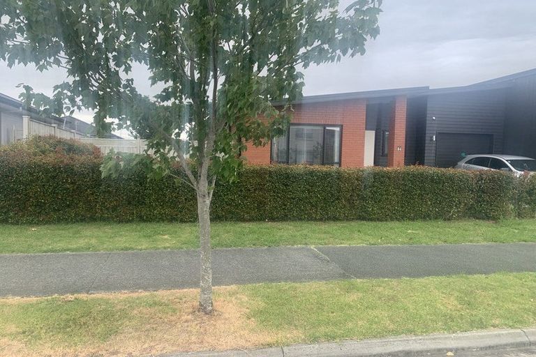 Photo of property in 34 Pepene Avenue, Takanini, 2112