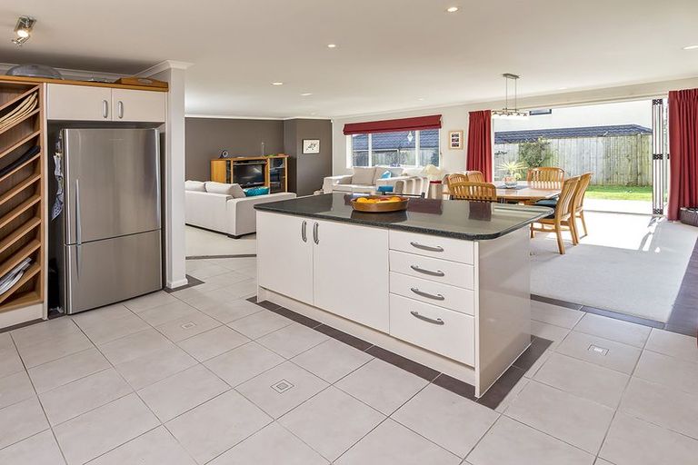 Photo of property in 16 Stornaway Drive, Flat Bush, Auckland, 2016