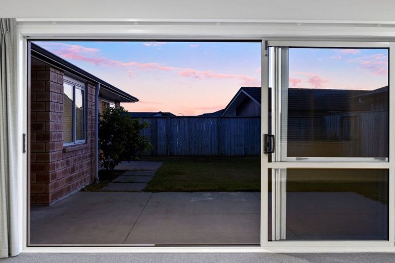 Photo of property in 21 Ponga Place, Papamoa Beach, Papamoa, 3118