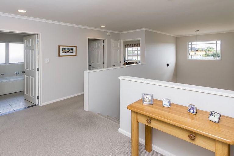 Photo of property in 16 Stornaway Drive, Flat Bush, Auckland, 2016