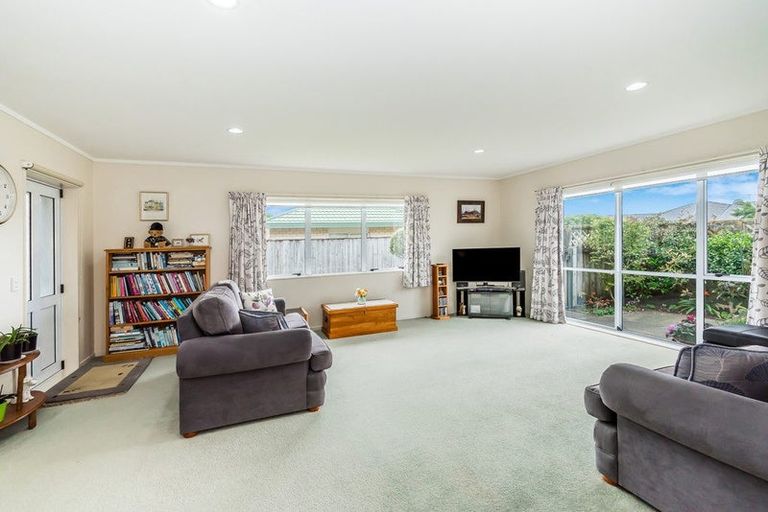 Photo of property in 17a Villa Grove, Paraparaumu, 5032