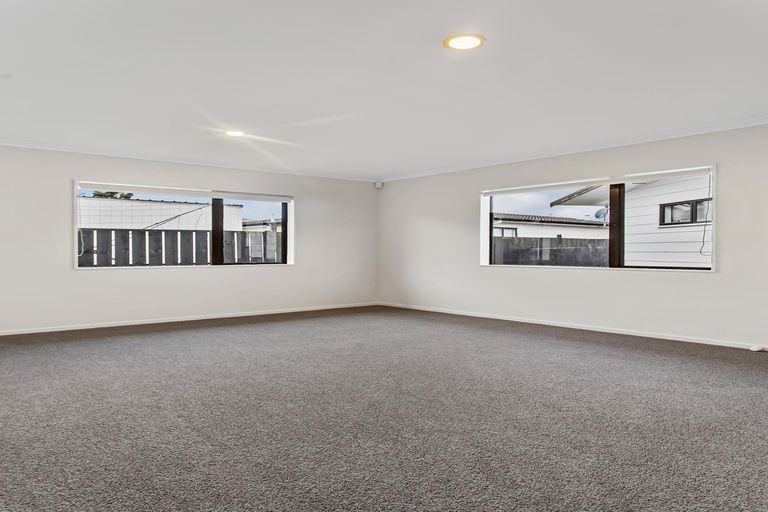Photo of property in 96 Maplesden Drive, Clendon Park, Auckland, 2103