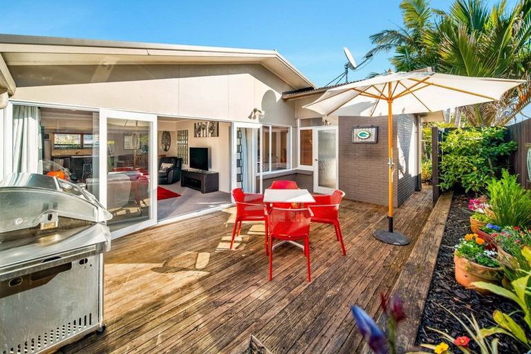 Photo of property in 5 Cascades Road, Pakuranga Heights, Auckland, 2010