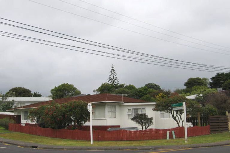 Photo of property in 1/11 Tonkin Drive, Sunnynook, Auckland, 0620
