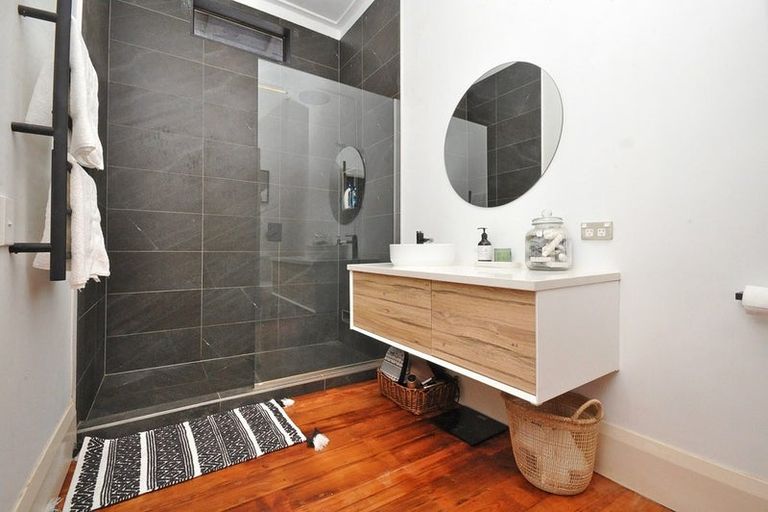 Photo of property in 47 View Road, Henderson, Auckland, 0612