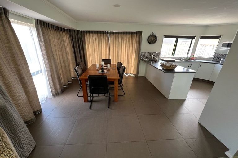 Photo of property in 112 Evans Road, Papamoa Beach, Papamoa, 3118