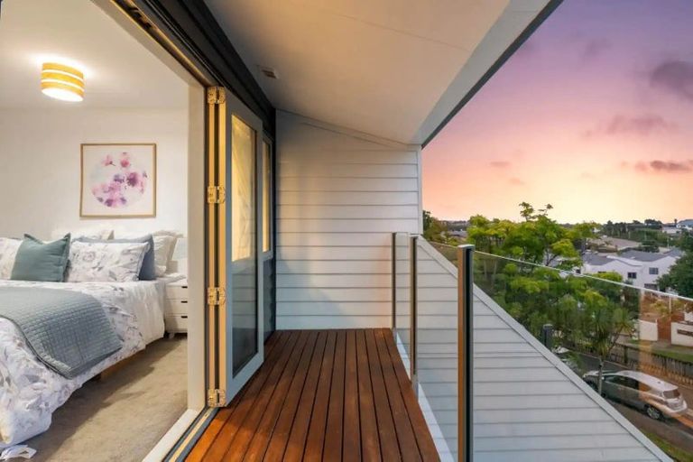 Photo of property in 3/17 Pannill Place, Oteha, Auckland, 0632