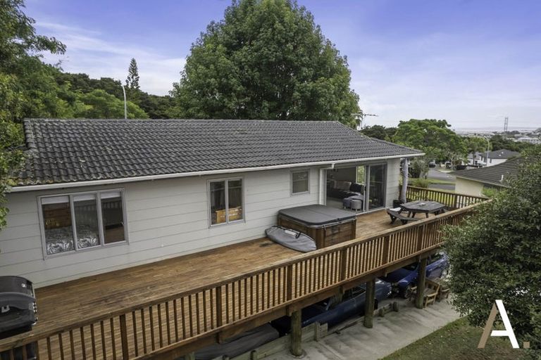 Photo of property in 42 Banyan Drive, Totara Heights, Auckland, 2105